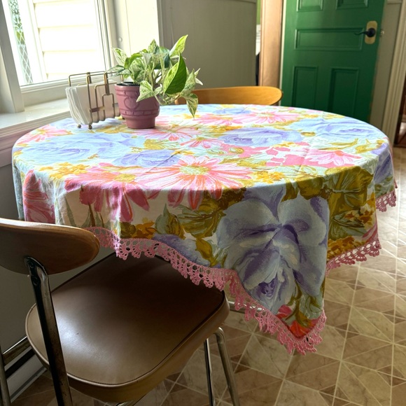 Vintage Floral & Crochet Lace Square Tablecloth - Picture 2 of 15